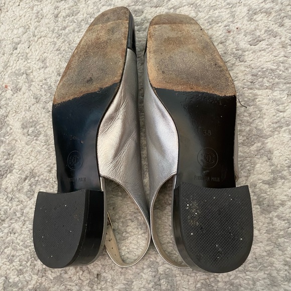 Vintage Chanel Silver slingback pumps - Picture 2 of 4